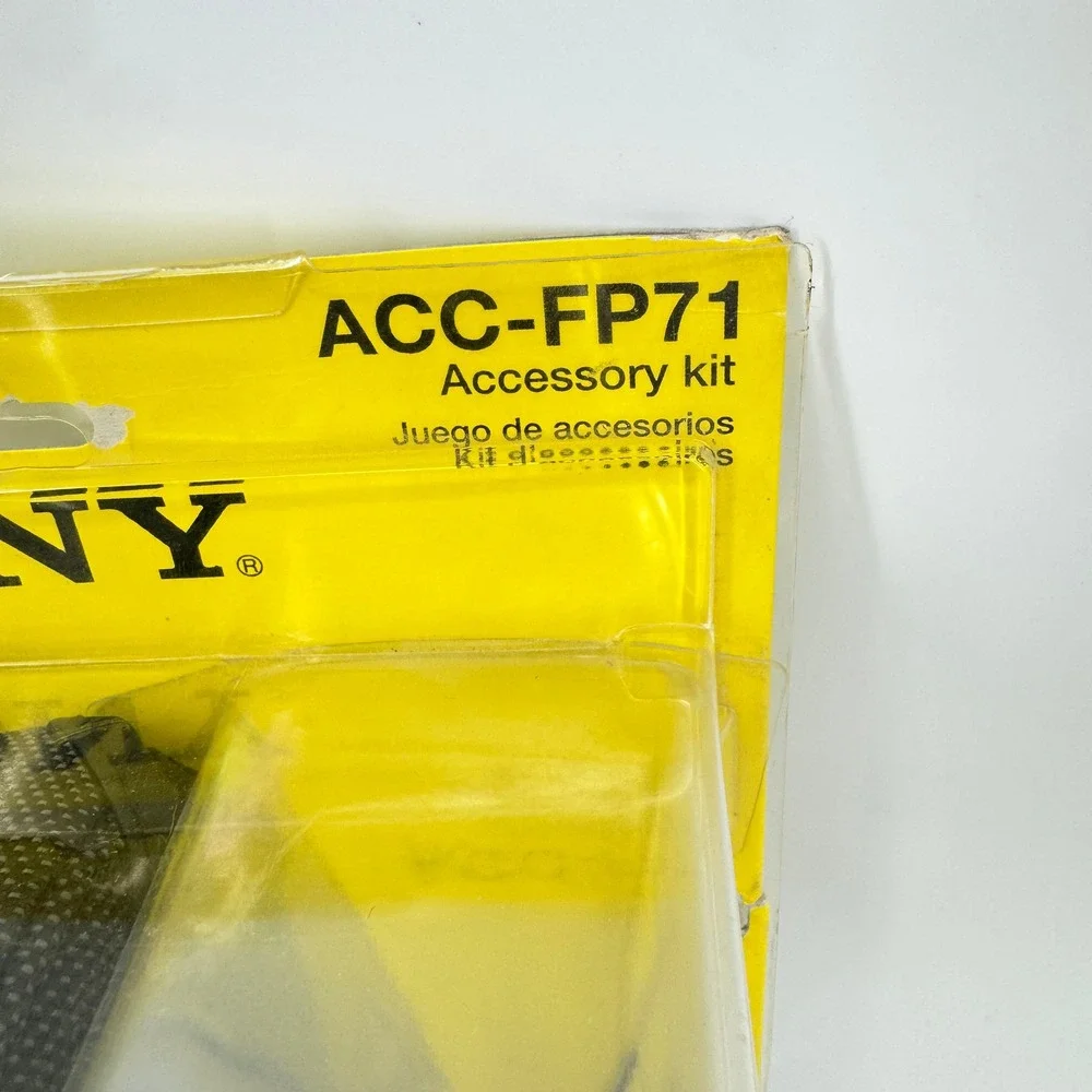 Sony ACC-FP71 Handycam Accessory Kit NP-FP71 Battery Case Strap New Damaged Box